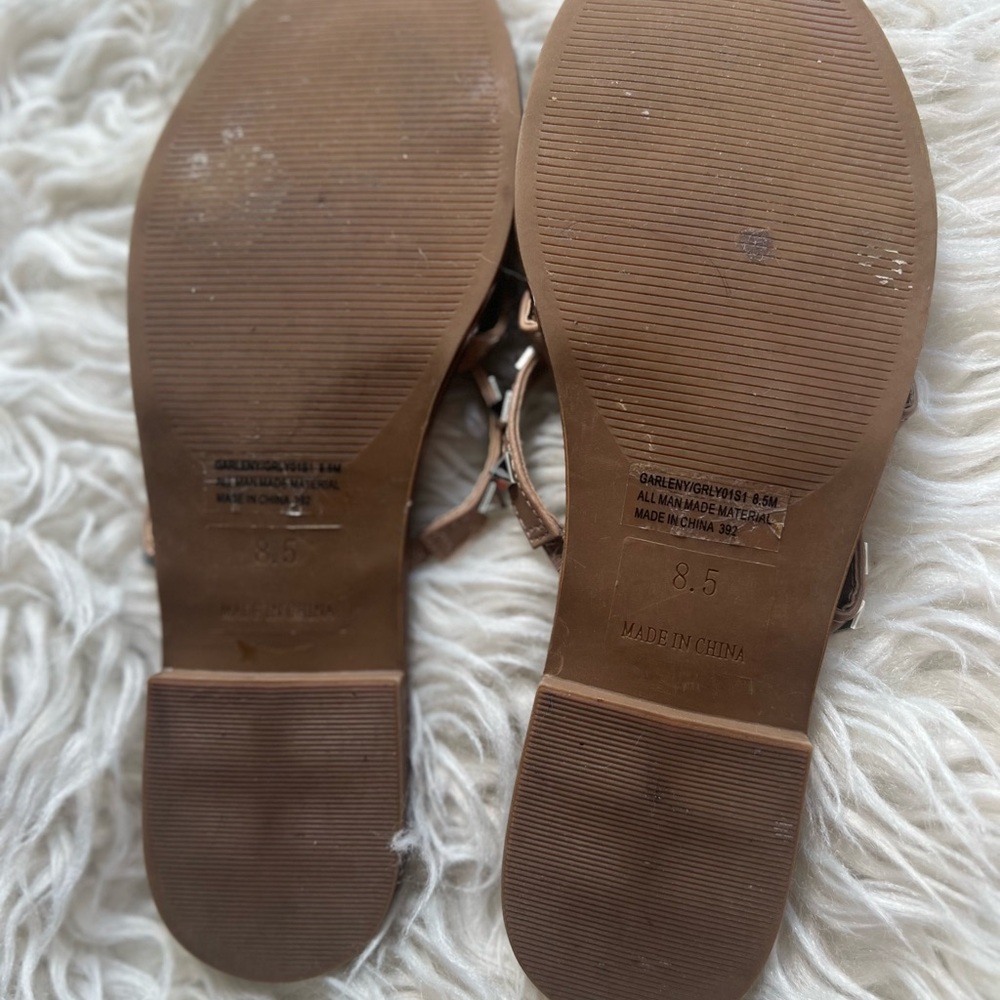Steve Madden Brown Studded Sandals with Open Design - Picture 3 of 3